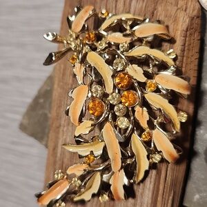 Vtg Brooch.  Beautiful Colors